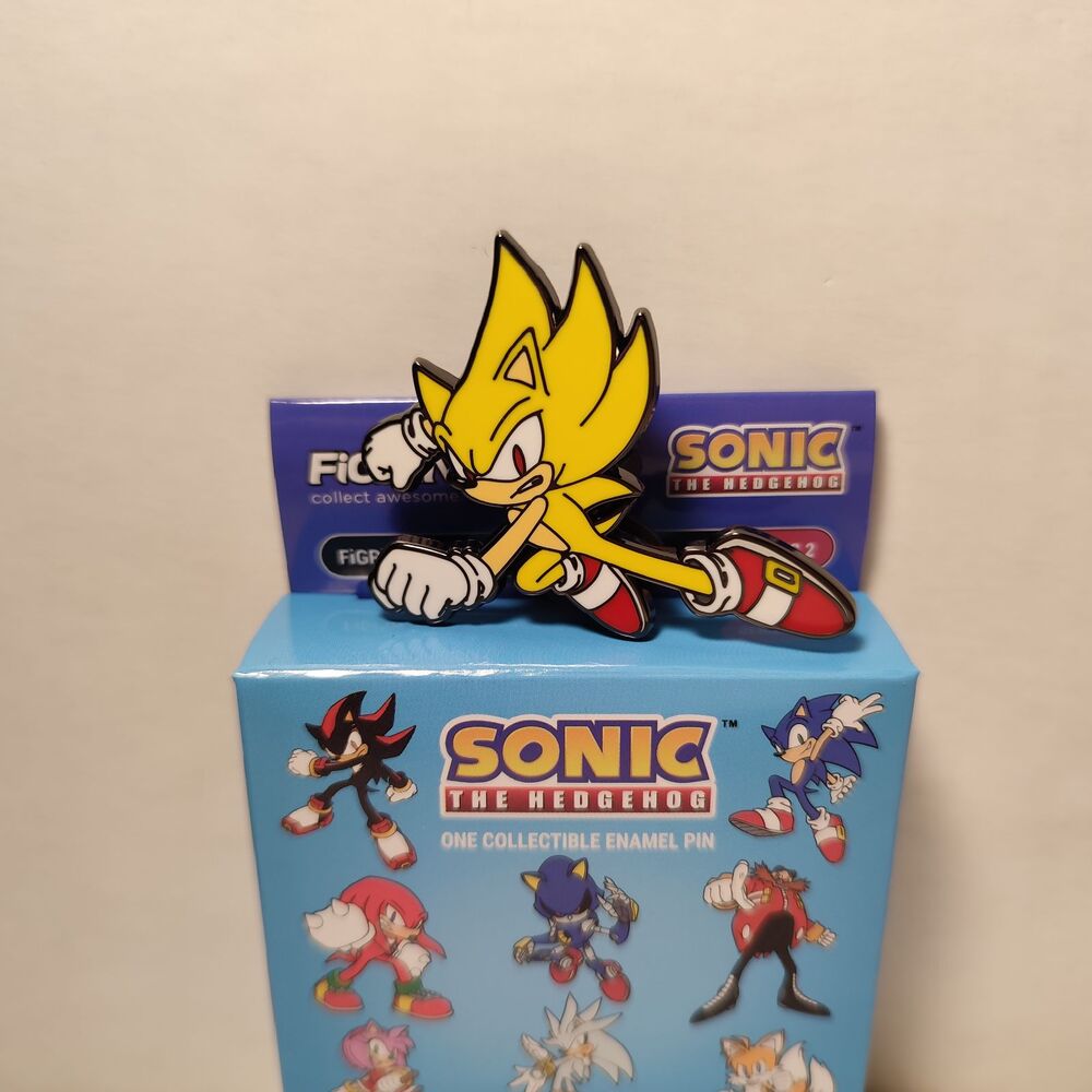 Sonic The Hedgehog Super Sonic Y452 FigPin Mini Enamel Pin Hyper Rare Badge